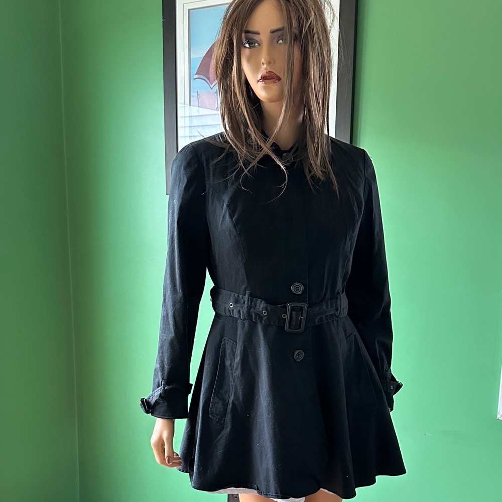 🌸🌸GUC Cynthia Rowley Black Trench Coat with Belt🌸🌸